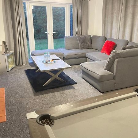 Hometel Digs Large Detached Comfy Home With Hot Tub Leicester Eksteriør billede