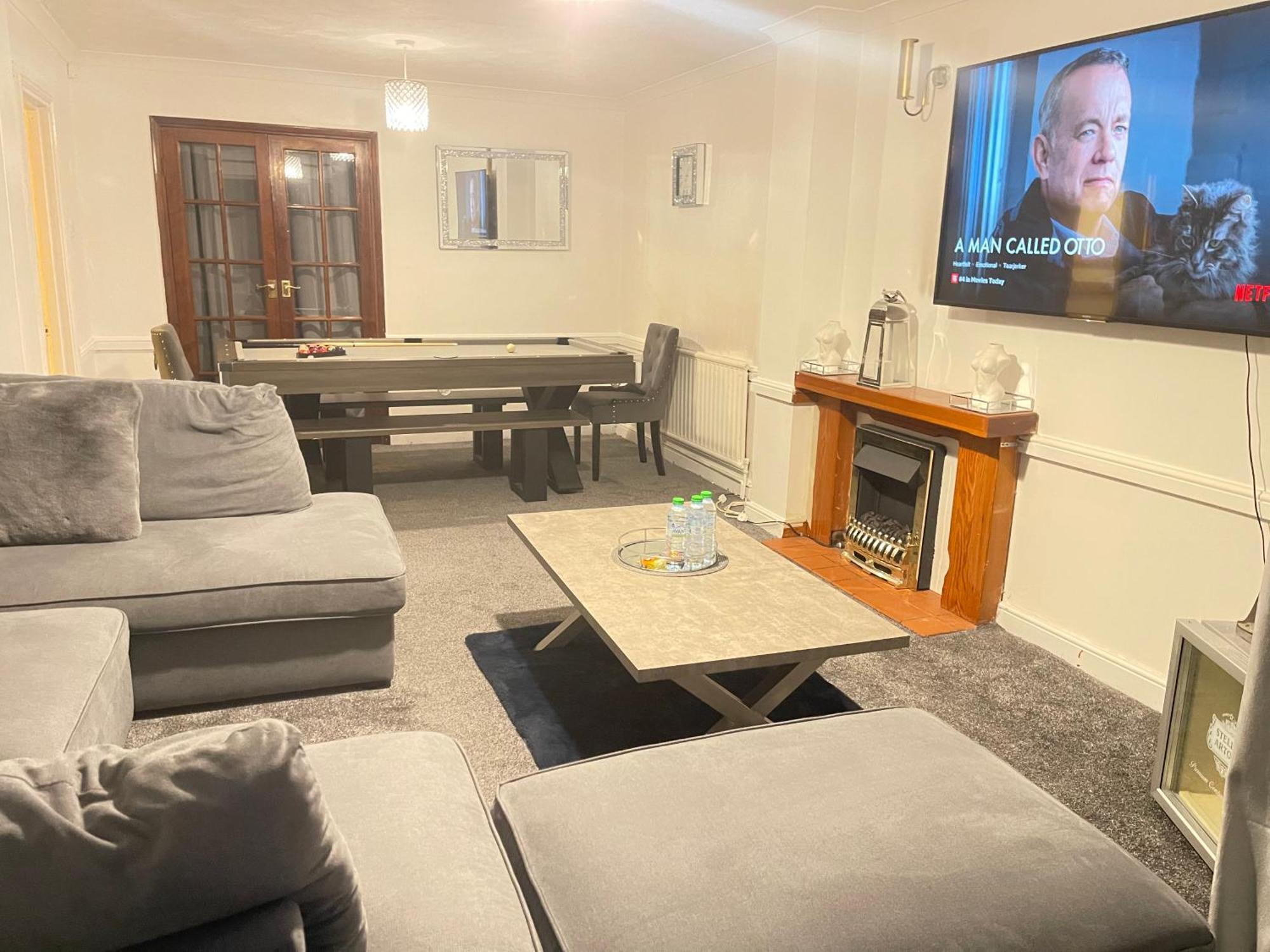 Hometel Digs Large Detached Comfy Home With Hot Tub Leicester Eksteriør billede